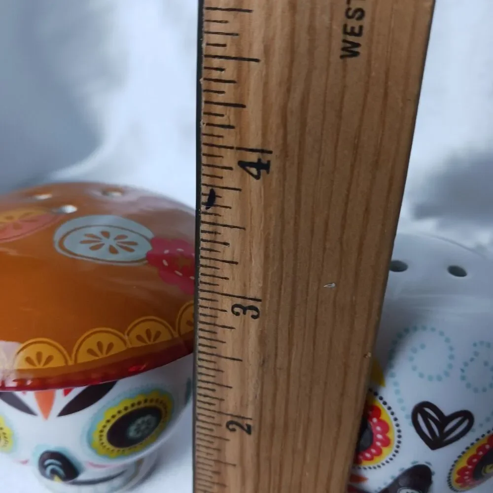 DAY OF THE DEAD SUGAR SKULL CERAMIC SALT & PEPPER SET